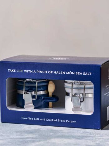 Salt and pepper set