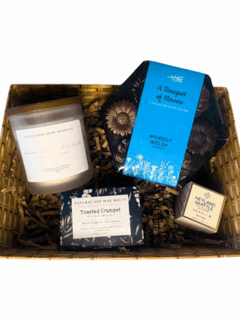 Womens Valentines Day Hamper - Candle, chocolate, wax melts, bath salts